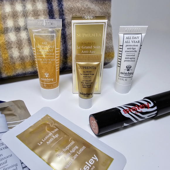 Sisley-Paris Luxury Travel gift set with pouch - Picture 3 of 16